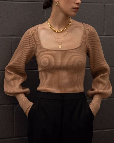 Le Fashion: 25 Chic Square-Neck Sweaters To Buy for Fall 2020 — @oakandfort Sweaters are a given come fall and winter; you simply can't survive the cold without them. But, they don't have to be a plain boring option. Instead, opt for the ever-so-trendy square-neck sweater — a cool way to spice up any ensemble. The pairing options are endless as they look great tucked into pleated skirts, leather pants, classic high-rise denim and sport shorts. Square Neck Sweater, Oak And Fort, Mode Casual, Square Neck Top, Back To School Outfits, Outfits Summer, Autumn Winter Fashion, Square Neck, Neck Sweater