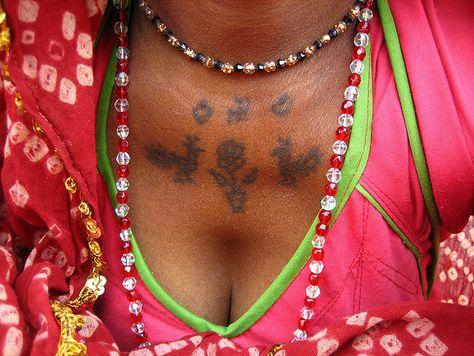 Indigenous Tattoos, Gujarati Culture, Amber Fort, Old Delhi, Tattoed Women, Tattoo Photography, Asian Tattoos, Indian Tattoo, Tattoos And Body Art