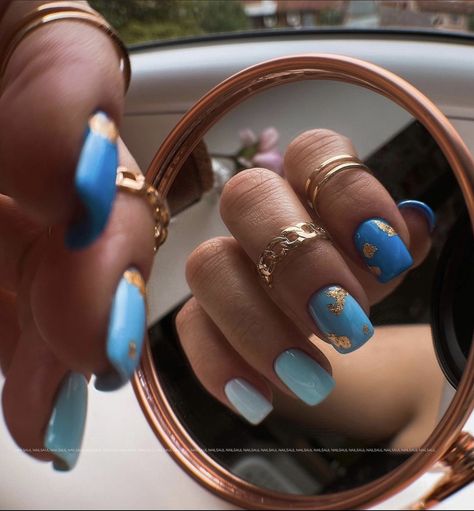 Creative Nail Photography, Photography Nails Ideas, Nails Photoshoot Ideas Aesthetic, Nails Photography Instagram, How To Pose Hands For Nail Pictures, Manicure Photo Ideas, Nails Shooting Ideas, Nail Salon Instagram Posts, How To Photograph Nails