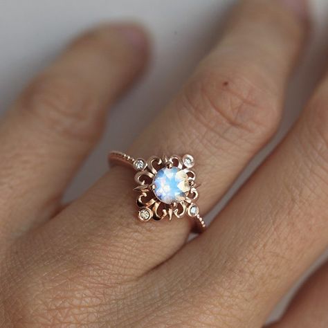 Rose Gold Moonstone Ring, Victorian Engagement Ring, Gold Moonstone Ring, Bijoux Art Nouveau, Victorian Engagement Rings, Blue Engagement Ring, Moonstone Engagement, Rings Vintage, Moonstone Engagement Ring