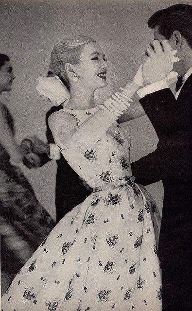 Love the style of this dress. 50s Aesthetic, Idda Van Munster, Dancing Together, Look Retro, Shall We Dance, Fashion 1950s, People Dancing, Ben Barnes, Alternative Clothing