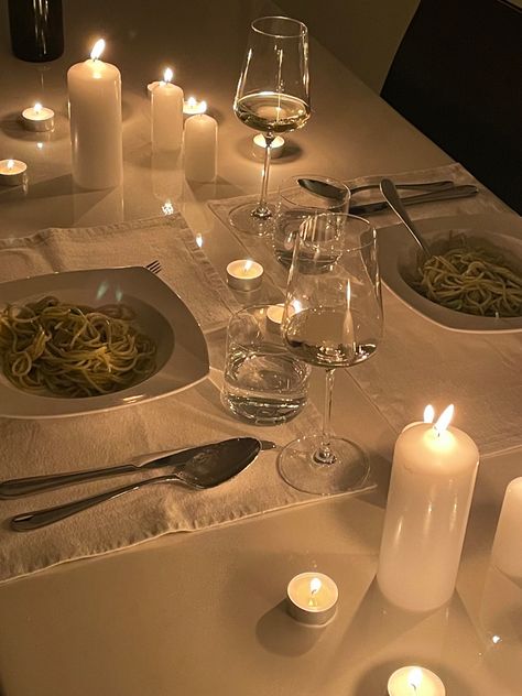 Date Night Dinner At Home Decor, Date Table Set Up Romantic, Bday Dinner At Home, Date Night Aesthetic Dinner At Home, Dinner Date Table Setting At Home, Candles For Dinner Table, Home Dinner Table Setting, Dinner Date Set Up, Date Night Dinner Table Setting