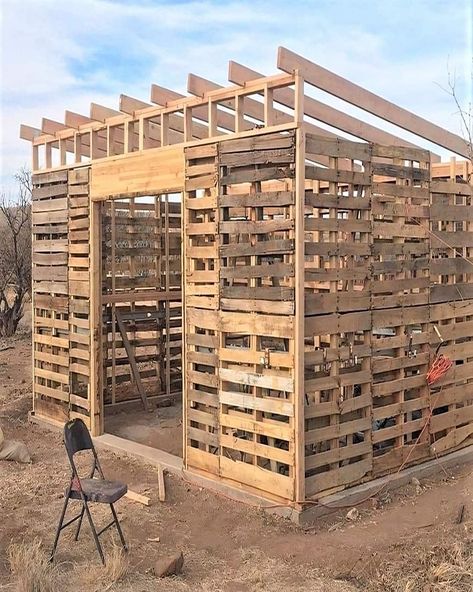 Pallet Sheds, Pallet Shed Plans, Pallet Barn, Building A Storage Shed, Pallet Building, Diy Wood Pallet Projects, Diy Storage Shed, Pallet Shed, Run In Shed