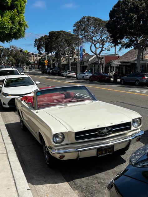 Cream Vintage Car, Mustang Vintage Aesthetic, Mustang Cars Classic, Vintage White Mustang, Vintage Car Colors, Cool Vintage Cars, Old Mustang Aesthetic, Vintage Mustang Aesthetic, White Mustang Aesthetic