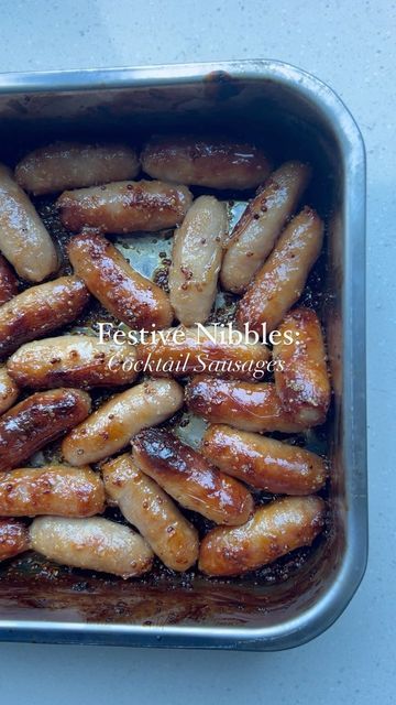 Lara Battigelli | Easy Meals on Instagram: "Festive Nibbles: Cocktail Sausages 🎅🏼 My favourite part about Christmas food is the picky nibbles and cheeseboards. These are the perfect bite for entertaining. Who doesn’t love a cocktail sausage and these are elevated with only 5 ingredients…taking your sausages from boring to banging 💥 You could easily make this veggie by using veggie sausages or gluten free by using gluten free alternatives. You need: -500g cocktail sausages -2 tbsp whole grai Cocktail Sausage Recipes Appetizers, Mustard Sausage Bites, Mini Cocktail Sausages, Smoked Sausage Stackers With Honey Mustard Sauce, Honey Mustard Cocktail Sausages, Sticky Sausages, Cocktail Sausages, Veggie Sausage, Christmas Dinner Party