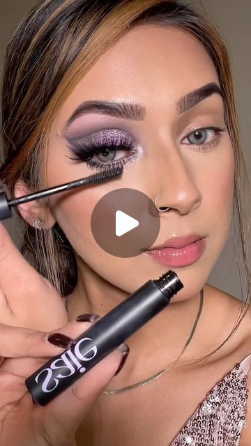 Juvias Place Eyeshadow Palette Looks, Eyeliner With Eyeshadow Tutorials, Bombshell Makeup Looks, Easy Purple Eye Makeup, Bombshell Lashes, Makeup Purple Eyeshadow, Plum Eye Makeup, Heavy Eye Makeup, Colorful Eye Makeup Tutorial