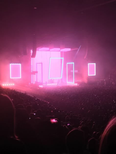 1975 Pink Aesthetic, The 1975 Pink Aesthetic, Pop Group Aesthetic, Pink Stage Lighting, Pink Stage Design, Pink Alternative Aesthetic, Concert Pink Aesthetic, Pink Popstar Aesthetic, Pink Concert Aesthetic