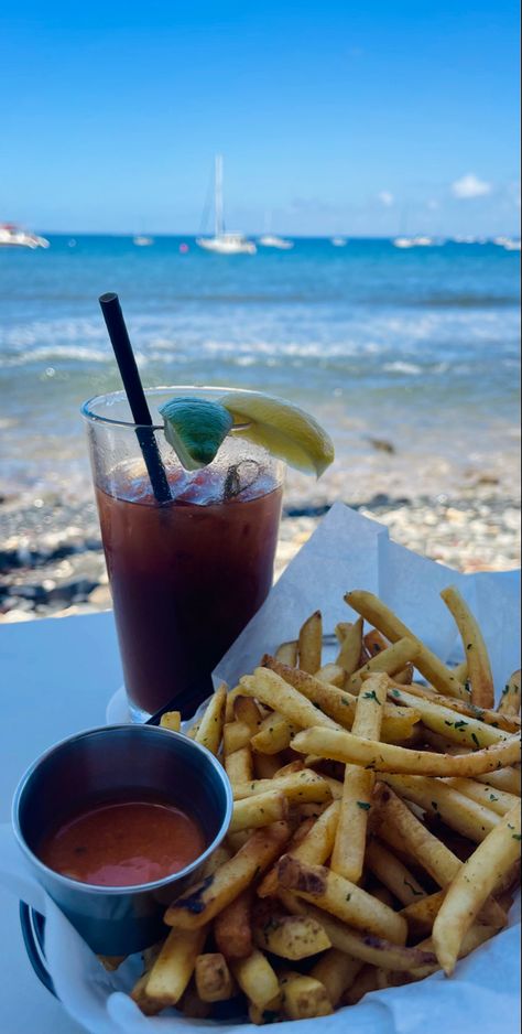 Hawaii Drinks Aesthetic, Beach Restaurant Aesthetic, Oceanfront Restaurant, Hawaii Restaurant, Dining Island, Vacation Restaurants, Vida Aesthetic, Ig Post Ideas, Rv Home