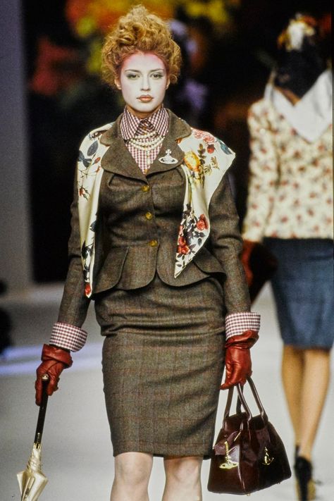 Vivienne Westwood Designs, Vivienne Westwood Punk, Vivienne Westwood Fashion, Punk Mode, Vivian Westwood, Andreas Kronthaler, 90s Runway Fashion, Runway Fashion Couture, Fashion Couture