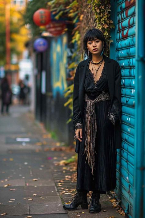 Gypsycore Outfits, Dark Bohemian Fashion, Gypsycore Fashion, Hippie Chic Outfits, Chloe Halle, Dark Bohemian, Botas Cowboy, Concept Fashion, Bohemian Grunge