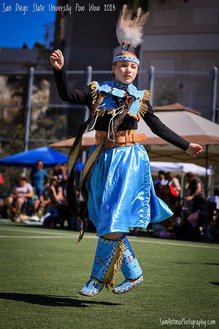 Jump! | The San Diego State University Pow Wow brings togeth… | Flickr Fancy Regalia, Indigenous Aesthetic, Fancy Shawl Regalia, Powwow Beadwork, Powwow Outfits, Old School Outfits, Rez Dogs, Photography 2023, Fancy Shawl