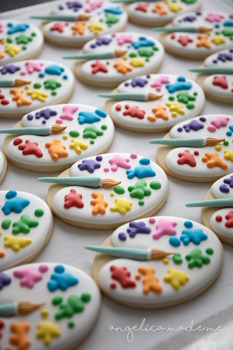 Paint Pallet Sugar Cookies: colorful sugar cookies for an art-themed party. Decorated in royal icing colors and finished with a fondant paint brush. Paint Pallet, Edible Creations, Icing Colors, Sugar Cookie Designs, Party Deco, Creative Cookies, Fancy Cookies, Cookie Icing, Cookie Inspiration