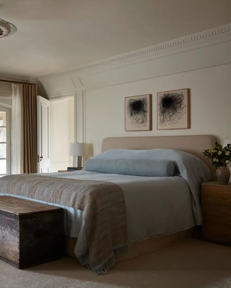 LINDSEY GODDARD INTERIORS | This hamptons home by @atelier_am_inc is a rare kind of special. Tranquil, historical, inviting - it hits all the notes. | Instagram Door Beside Bed, French Revival Interior, Cream Guest Bedroom, Bedroom Reading Corner, Miranda Brooks, Library Storage, Atelier Am, Hamptons Home, French Bedroom