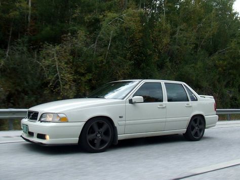 White Volvo S70 White Volvo, Volvo Wagon, Volvo S70, Volvo Car, Bmw E30 M3, Volvo 850, Volvo S40, Volvo Cars, Bmw E30