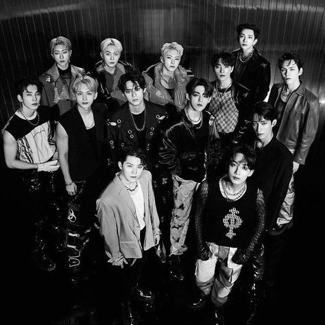 Seventeen Group Photo Black And White, Svt Black And White Photos, Seventeen Random Pics, Seventeen Black And White, Black Wallpaper Ipad, Black Seventeen, Black N White Icons, Svt Widget, Svt Aesthetic