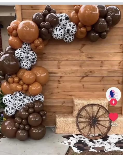 Western Backdrop With Balloons, Rodeo Centerpieces Parties, Rodeo Balloon Arch, Western Balloon Arch, Wild West 1st Birthday Party, Ranch Theme Party, Vaquero Theme Party, Wild West Party Decorations, Cowgirl Themed Birthday Party