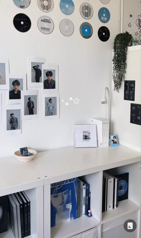 Blue Aesthetic Kpop, Acubi Room, Kpop Shelf, Ocean Room Decor, Dream Room Ideas, Deco Room, Kpop Room, Bedroom Setup, Office Room Decor