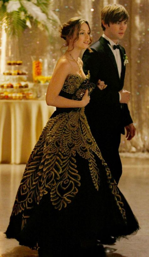 Gossip Girl Prom, Nate Gossip Girl, Mode Gossip Girl, Prom Dates, Estilo Blair Waldorf, Estilo Gossip Girl, Blair Waldorf Outfits, Dan Humphrey, Stile Blair Waldorf