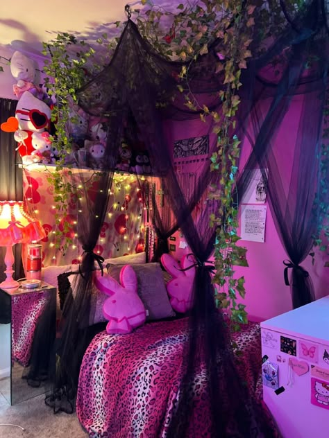 Velvet Bedroom Aesthetic, Trashy Y2k Bedroom Decor, Y2k Rooms 2000s, Dorm Room Ideas Y2k, Trashy Y2k Room Ideas, Girly Goth Bedroom, Trashy Room Aesthetic, Pink Emo Room, Emo Y2k Room