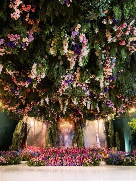 Wedding to Remember at Paséa Hotel: An Enchanted Vietnamese Celebration — Rene Zadori Enchanted Forest Wedding Backdrop, Ceiling Flower Decoration, Vietnamese Wedding Decorations, Dekor Nikahan, Summer Forest Wedding, Wedding Venue Flowers, Wedding Throne, Summer Floral Wedding, Fairy Ball