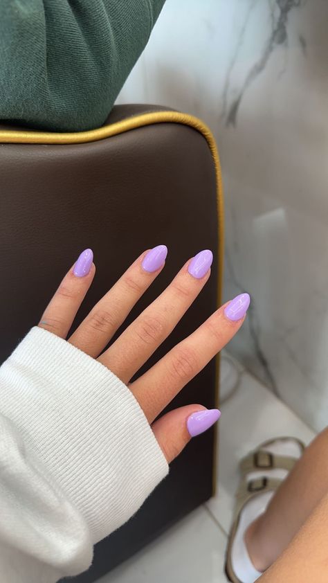 Nail Ideas Just Color, Nails Acrylic Purple Almond, Plain Color Acrylic Nails Almond, Lavender Purple Almond Nails, Light Pastel Purple Nails, Summer Color Almond Nails, Nail Inspo Summer Purple, Simple Nails Lavender, Lilac Short Acrylic Nails