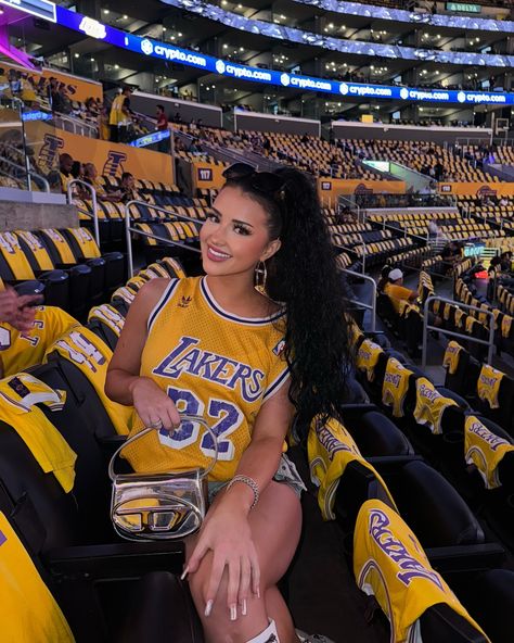 out and about💛 Lakers Game Outfit Women, Basketball Game Aesthetic, Courtside Outfit Basketball, Basketball Jersey Outfit Women, Basketball Game Outfits, Nba Jersey Outfit, Basketball Game Outfit Women, Basketball Jersey Outfit, Girls Valentine Dresses