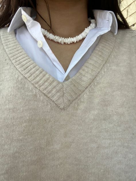 Puka Shell Necklace Aesthetic, Puka Shell Necklace Outfit, Shell Necklace Outfit, Beige Sweatshirt, Puka Shell Necklace, Necklace Outfit, Puka Shell, Leather Jacket Outfits, Seashell Necklace