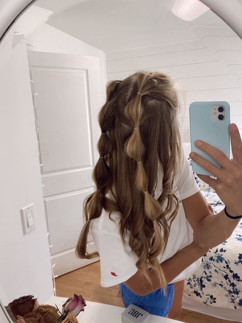 Hair Styles For Pictures Photography, Aestic Hairstyles, Cute Hairstyles For Long Hair Blonde, Summer Hairstyles Beachy, 4th Of July Hairstyles With Ribbon, Cute Cruise Hairstyles, Girly Summer Hairstyles, Cute Vacay Hairstyles, Hairstyles To Wear Up