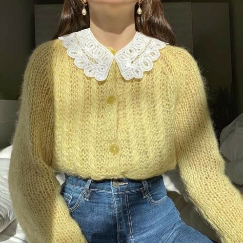 Crochet Fashion Patterns, Mellow Yellow, Knit Outfit, Knit Fashion, Knitting Inspiration, Crochet Cardigan, Looks Vintage, Crochet Fashion, Cute Crochet