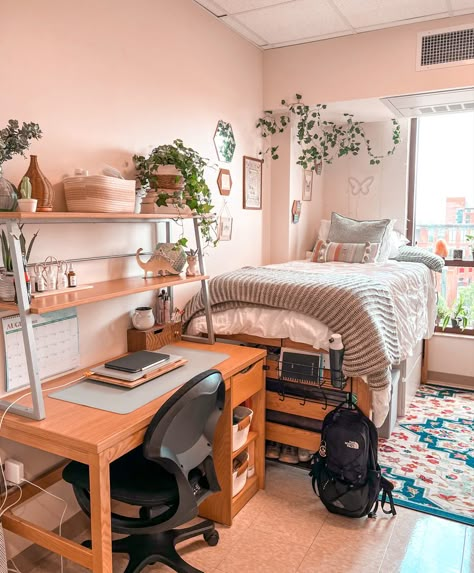 Freshman/sophomore aesthetic dorm room Rounded Table, College Dorm Inspo, Dorm Room Layouts, Small Dorm Room, College Dorm Room Inspiration, Dorm Aesthetic, Cozy Porch, Dream Dorm Room, Boho Dorm Room