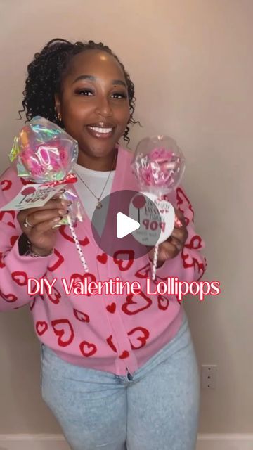 Chiara | DIY Decor and Crafts on Instagram: "Here’s a sweetly crafted DIY for your little one’s classroom this Valentine’s Day. Using dollar tree supplies, I made the cutest Valentine lollipops. These are the perfect budget-friendly treats for a kids’ classroom celebration! 🍭💕 Are you going to try this DIY or do you wanna see another option?  #DIYValentine #BudgetFriendlyFun #DollarTreeCrafts #ValentinesDayDIY #valentinesdaygift #valentinesday2024 #valentinesdaycrafts #valentineslollipop #valentinelollipops" Lollipops Diy, Lollipop Craft, Candy Lei, Lolli And Pops, Pink Cafe, Luther Vandross, Kids Classroom, Diy Basket, Valentine Candy