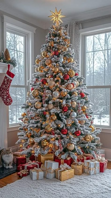 Snowy Christmas Tree Red And Gold, Red And Golden Christmas Tree, Red And Gold Frosted Christmas Tree, White Gold And Red Christmas Tree, Frosted Christmas Tree Decor, Snowy Christmas Tree Ideas, Red White And Gold Christmas Tree, Snowy Christmas Tree Decorations, Red White Gold Christmas Tree