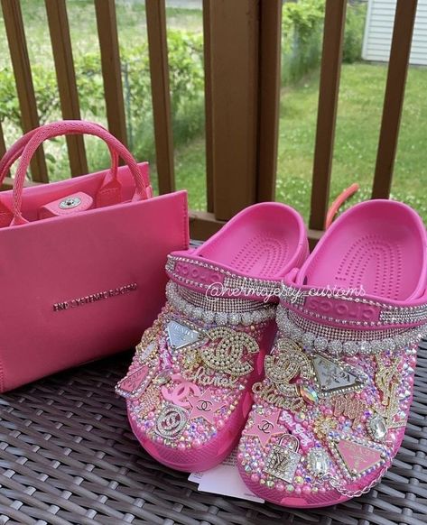 Cute Crocs Shoes Design, Custom Crocs Pink, Girly Crocs With Charms, White Blinged Out Crocs, Pink Crocs Charms, Custom Pink Crocs, Croc Jibbitz Ideas Baddie, Pink Bedazzled Crocs, Pink Bling Crocs