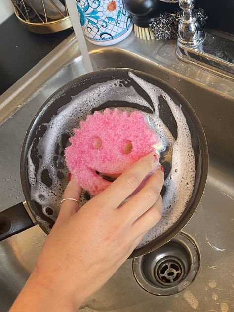 Scrub Mommy, How To Clean A Sponge, Scrub Mommy Sponge, Cleaning Sponge, Dish Sponge, Sponge For Bathing, Washing Makeup Sponges, Hand Wash Dishes, Scrub Daddy Sponge