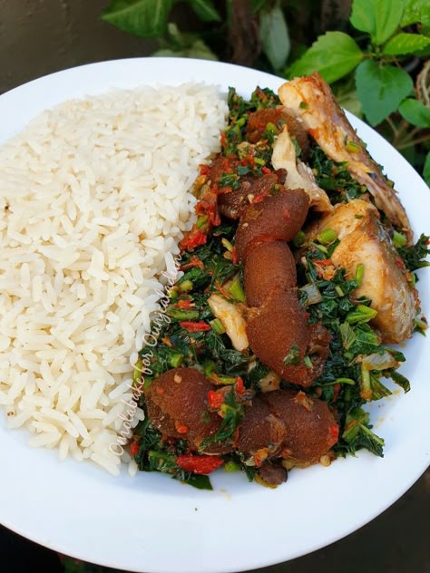 Callaloo Recipe, Efo Riro, Nigerian Dishes, Uni Meals, Nigeria Food, African Recipes Nigerian Food, Minute Rice, Nigerian Recipes, Africa Food