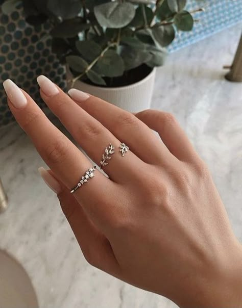 Aesthetic Prom Jewelry, Prom Earrings Silver Simple, Silver Ring Set Simple, Prom Jewellery Ideas, Prom Silver Accessories, Prom Jewelry Rings, Prom Excessories, Silver Jewellery For Prom, Prom Rings Silver