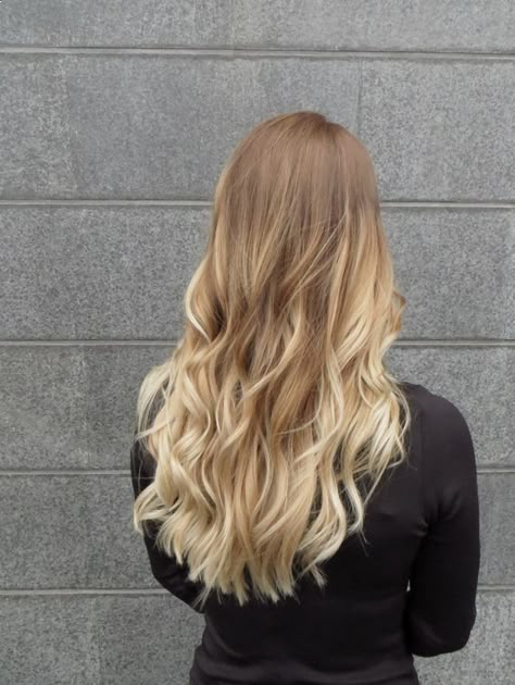 Ombre efeito praia.. Natural Ombre Hair, Dirty Blonde Hair Color Ideas, Brown Ombre Hair, Dirty Blonde Hair, 2015 Hairstyles, Natural Blondes, Bohol, Ombre Hair Color, Dirty Blonde