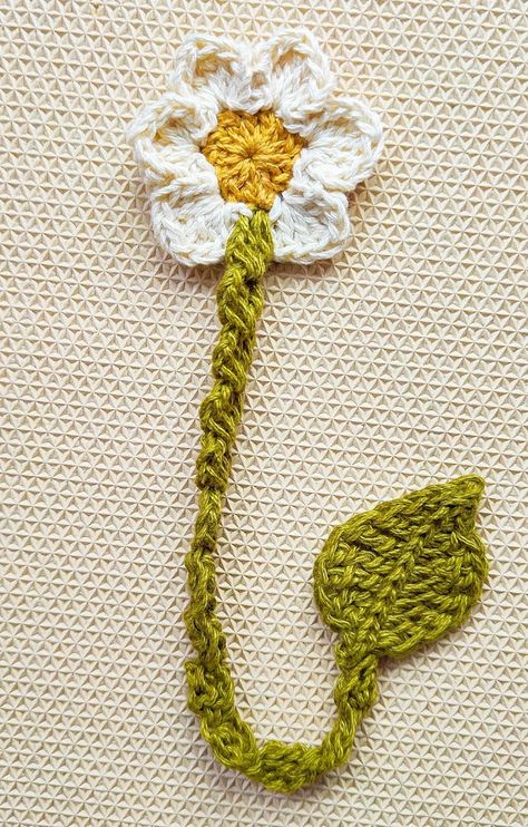 Raji's Craft Hobby: Simple Crochet Daisy Flower Bookmark Crochet Book Mark Flower, Flower Book Mark Crochet, Crochet Daisy Bookmark Pattern Free, Crochet Flower Book Mark, Flower Crochet Bookmark Pattern, Crochet Flower Bookmark Pattern, Crochet Bookmarks Free Patterns Flower, Daisy Bookmark Crochet, Flower Bookmark Crochet Free Pattern