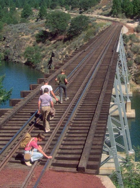 Stand By Me. Technically, this is a drama/comedy. But being based upon a book by Stephen King, and it has horror elements to it, I am putting it here. Septième Art, River Phoenix, Image Film, Movie Shots, Press Play, 80s Movies, Fav Movies, Train Tracks, Iconic Movies