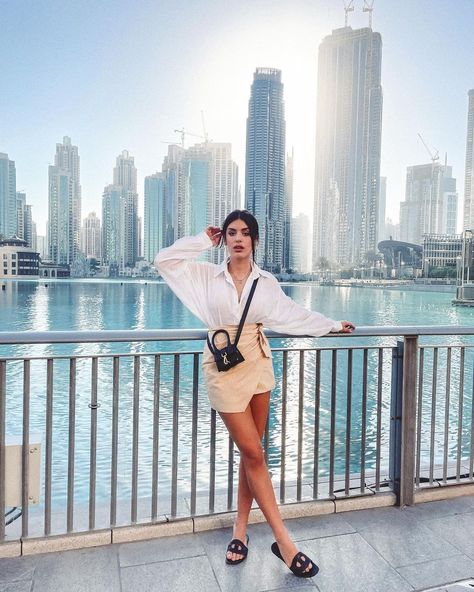 Dubai Dressing Style, Dubai Vacation Outfits, Dubai Travel Outfit, Tumblr Grunge Outfits, Dubai Photography Ideas, Dubai Picture Ideas, Dubai Outfits Ideas, Dubai Photoshoot, Dubai Outfit