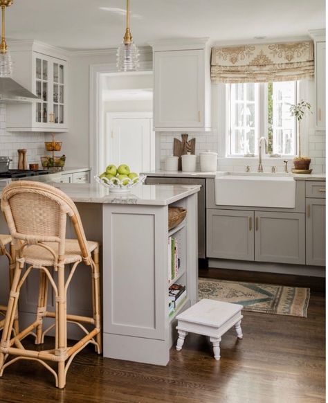 Erin Gates (@elementstyle) • Instagram photos and videos New England Decor, Erin Gates Design, New England Colonial, House Elements, New England Home, Erin Gates, New England Homes, New England Style, England Style