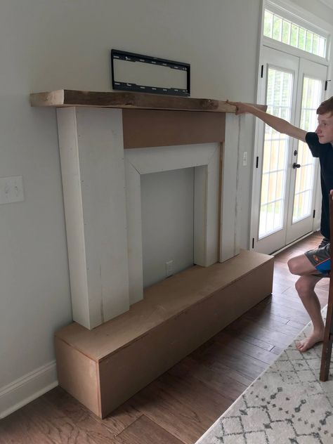 Fireplace And Shiplap Wall, Faux Foyer, Diy Faux Fireplace, Faux Fireplace Mantels, Fake Fireplace, Faux Fireplace Diy, Shiplap Wall, Seni Dan Kraf, Diy Ikea