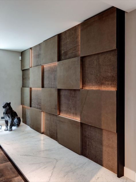 Hallway With Accent Wall, Lobby Wall Panelling Design Modern, Wall Edge Design, Wall Wood Paneling Ideas Modern, Wall Cladding Interior, Wall Cladding Designs, Lobby Interior Design, Cladding Design, Instagram Wall