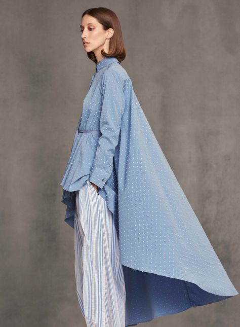 Palmer Harding Resort 2018 Collection Photos - Vogue (Dotted Super Shirt) Palmer Harding, Resort Fashion, Blue Coat, Fashion 2018, White Shirts, Fashion Details, Primavera Estate, Modest Fashion, Women's Style