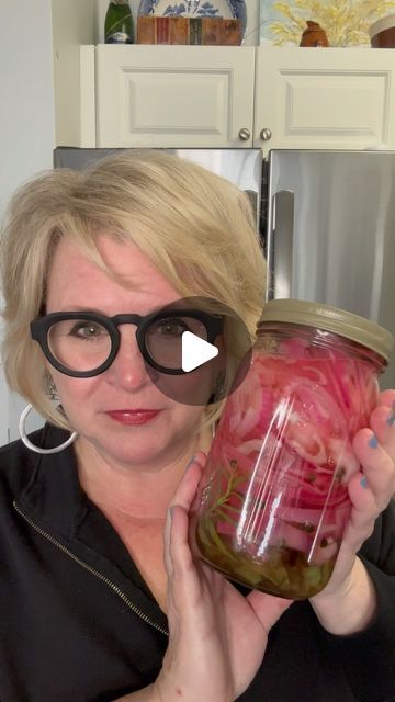 @life_with_lorijune on Instagram: "PICKLED ONIONS! I found this recipe online @hipfoodiemom and modified it a bit, but man oh man is it good!!!!

Pickled Red Onions

3 small red onions
1 c. vinegar (I use apple cider)
1 c. water
¼ c. sugar
1 cinnamon stick
1 bay leaf
1 sprig rosemary
1 sprig Greek oregano
8-10 red peppercorns
8-10 green peppercorns
Pinch of sea salt

Place water, vinegar and sugar in a sauce pan and bring to a boil. In the meantime, place all spices into a mason jar. Slice the onions and place them in the mason jar with the spices. Pour hot brine over the onions. Place the lid on the jar and let the onions come to room temperature before putting them in the refrigerator overnight.

Enjoy!

Lori 
xx

#onion #onions #homemade #homecooking #homecooked #homecook #salad #sandwi Picked Onions Quick, Pickling Onions Red, Quick Pickled Onions White, Bobby Flay's Pickled Red Onions, Pickled Silverskin Onions, Green Peppercorn, Pickled Vegetables, Pickled Red Onions, Pickled Onions