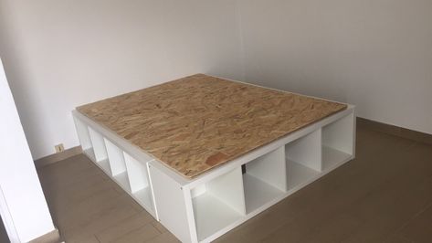 DIY Ikea Platform Bed From Kallax For Student Bed Via Pinterest Verriele Kallax Double Bed, Kallax Bed Hack Double, Kallax Ikea Bed, Kallax Ikea Ideas Bedrooms, Ikea Kallax Bed Hack, Cubicle Bed, Ikea Kallax Bed, Kallax Bed, Ikea Platform