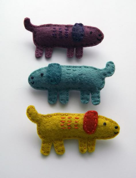 Felt Doggie Brooches Felt Brooches Pattern Free, Felt Brooches, Felt Dog, Fabric Brooch, Dog Brooch, Felt Dogs, Felt Jewelry, Dog Crafts, Wool Projects