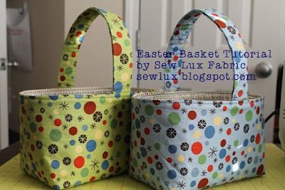 Basket tutorial  Looks fabulously easy!  Definitely trying this during spring break for quick gifts! Quilted Easter Baskets, Easter Basket Pattern, Fabric Easter Basket, Easter Sewing, Fabric Basket Tutorial, Basket Tutorial, Trendy Sewing Projects, Easter Fabric, Easter Basket Diy