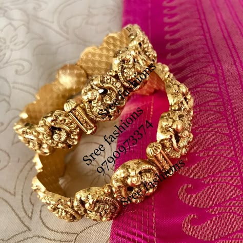 Nakshi Jewellery Bangles, Temple Bangles Gold Jewellery, Gold Antique Bangles, Temple Bangles, Temple Work, Kada Bangles, Temple Jewellery Earrings, Antique Bangles, Gold Temple Jewellery