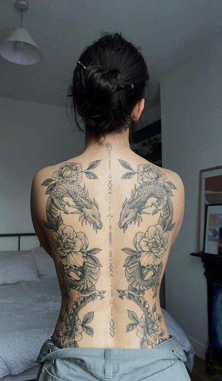 Woman With Tattoos, Tato Minimal, Full Back Tattoos, Spine Tattoos For Women, Dope Tattoos For Women, Stylist Tattoos, Back Tattoo Women, Subtle Tattoos, Spine Tattoos